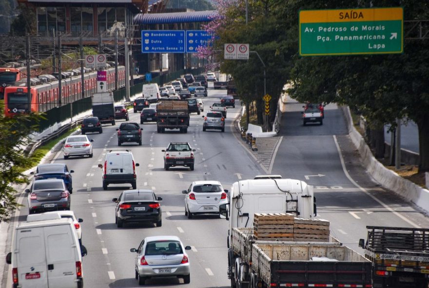 feriado-de-9-de-julho3A-rodizio-suspenso-em-sp-e-atracoes-liberadas