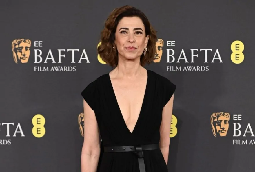 fernanda-torres-revela-o-processo-de-criacao-de-seu-vestido-dior-para-o-bafta-awards