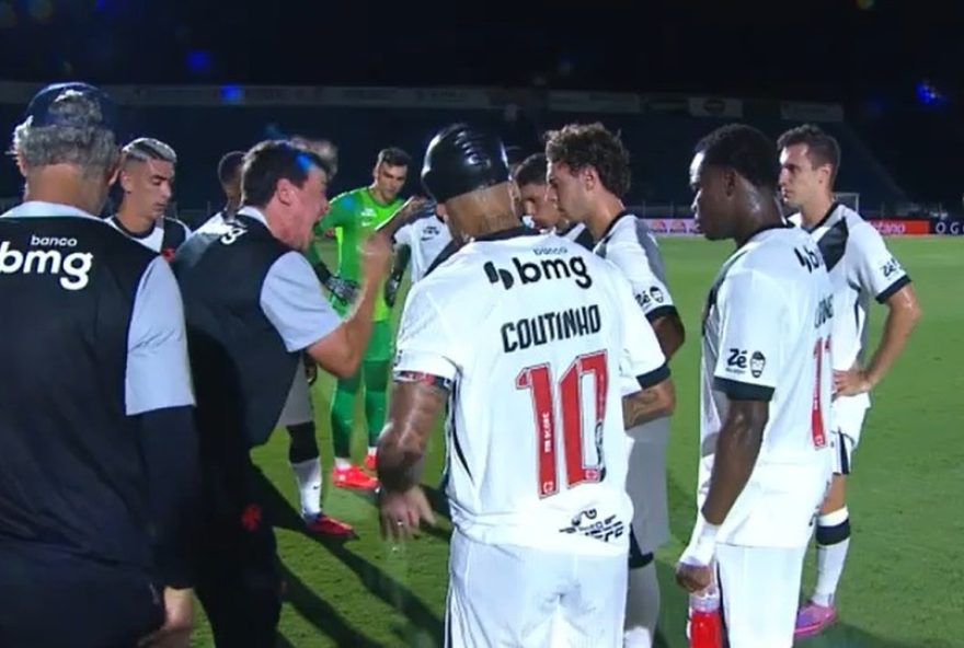 fernando-diniz-cobra-jogadores-do-vasco-apos-gol-do-mirassol3A-22nao-querem-ganhar3F22-atitude-energica-visa-melhorar-desempenho-em-campo fernando-diniz-cobra-jogadores-do-vasco-apos-gol-do-mirassol3A-22nao-querem-ganhar3F22-atitude-energica-visa-melhorar-desempenho-em-campo