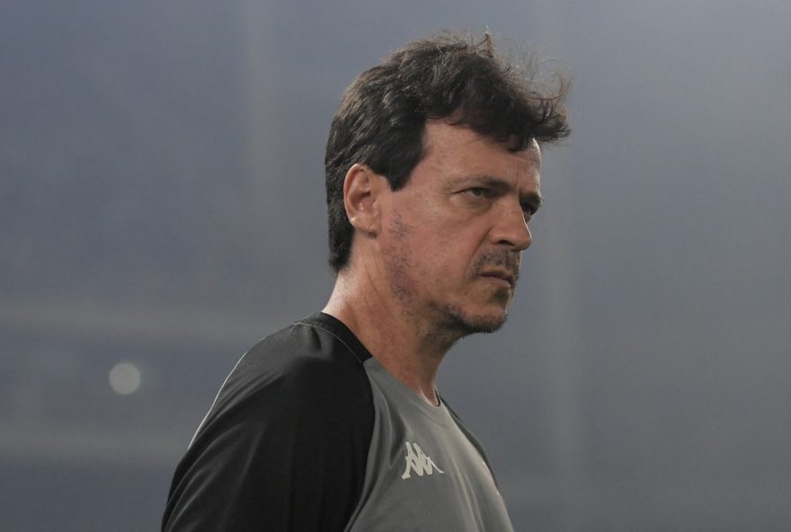 RJ - RIO DE JANEIRO - 11/09/2025 - COPA DO BRASIL 2025, BOTAFOGO X VASCO - Fernando Diniz tecnico do Vasco durante partida contra o Botafogo no estadio Engenhao pelo campeonato Copa Do Brasil 2025. Foto: Thiago Ribeiro/AGIF