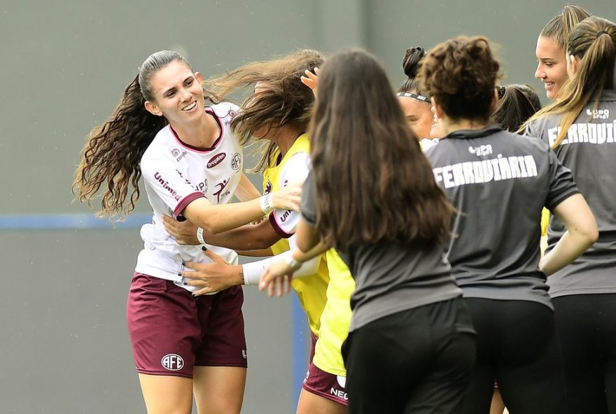 ferroviaria-elimina-flamengo-e-avanca-nas-quartas-da-copinha-feminina-2024