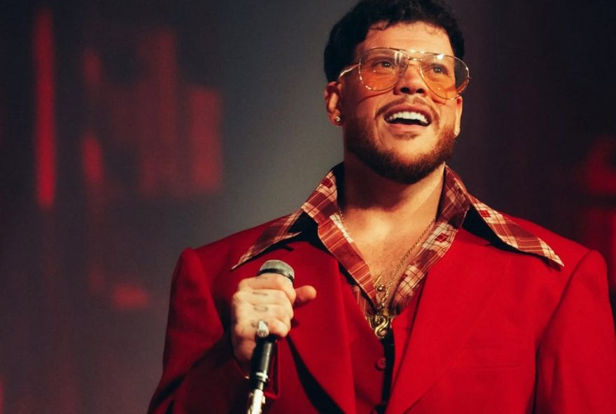 ferrugem-lanca-album-sentimento-com-os-padroes-do-pagode-romantico-em-estetica-retro-dos-anos-70 ferrugem-lanca-album-sentimento-com-os-padroes-do-pagode-romantico-em-estetica-retro-dos-anos-70