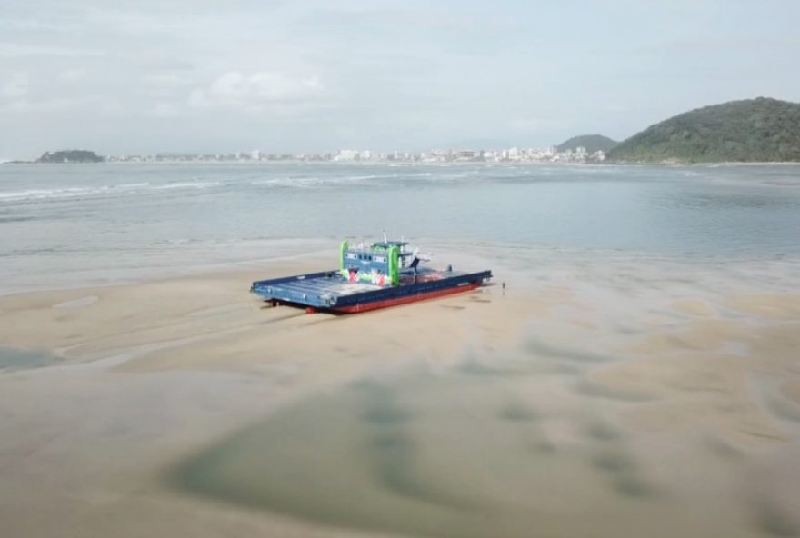 ferry-boat-e-rebocador-encalham-em-guaratuba3A-operacao-de-resgate-sem-feridos ferry-boat-e-rebocador-encalham-em-guaratuba3A-operacao-de-resgate-sem-feridos