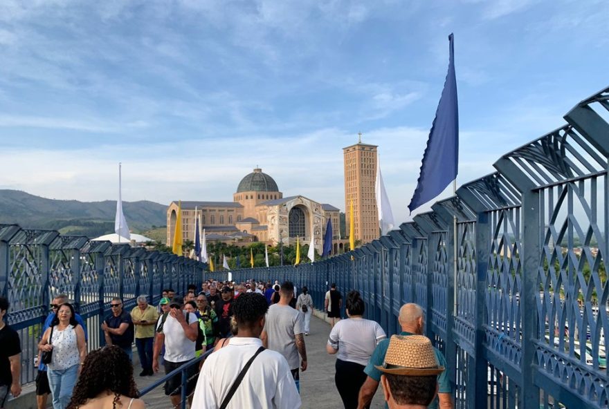 festa-da-padroeira-de-aparecida-atrai-450-mil-visitantes-em-sao-paulo