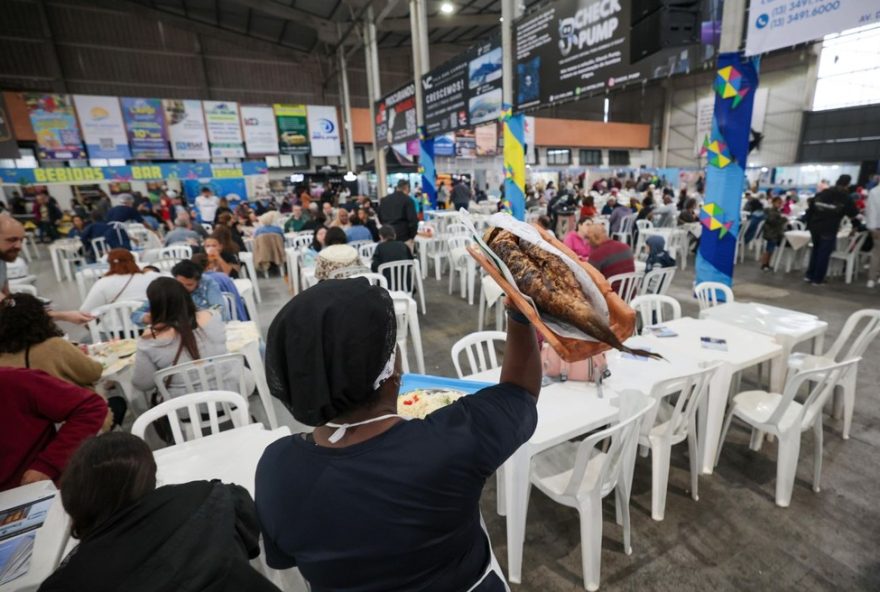 festa-da-tainha-em-praia-grande3A-gastronomia2C-solidariedade-e-diversao-em-julho
