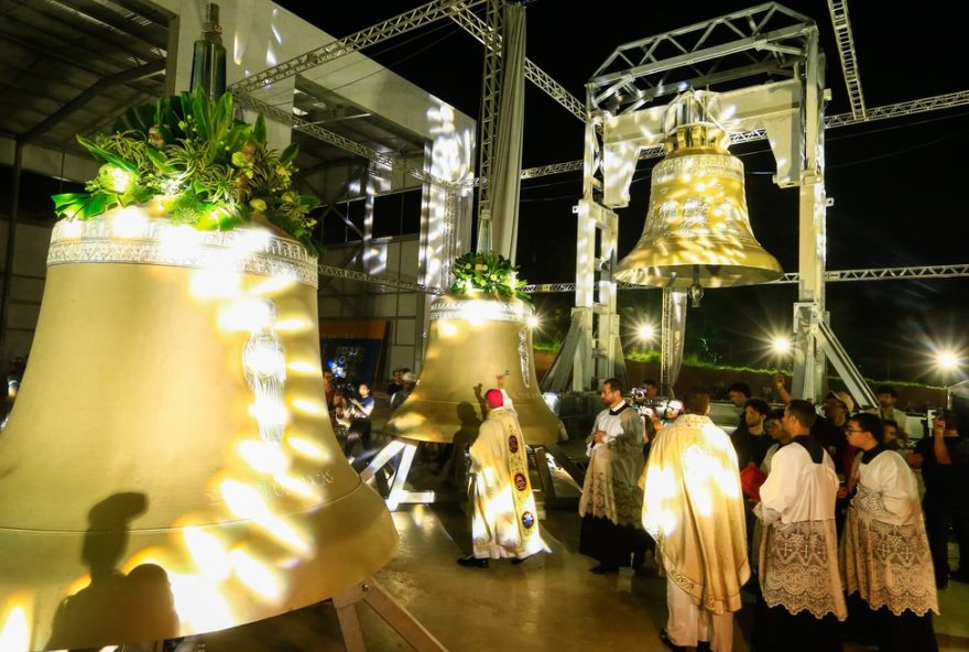festa-do-divino-pai-eterno3A-maior-sino-do-mundo2C-milhares-de-fieis-e-400-carros-de-boi-na-romaria-2025