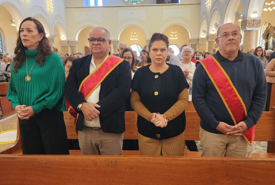 festeiros-e-capitaes-de-mastro-da-festa-do-divino-de-mogi-das-cruzes-de-2026-sao-revelados-em-cerimonia-emocionante