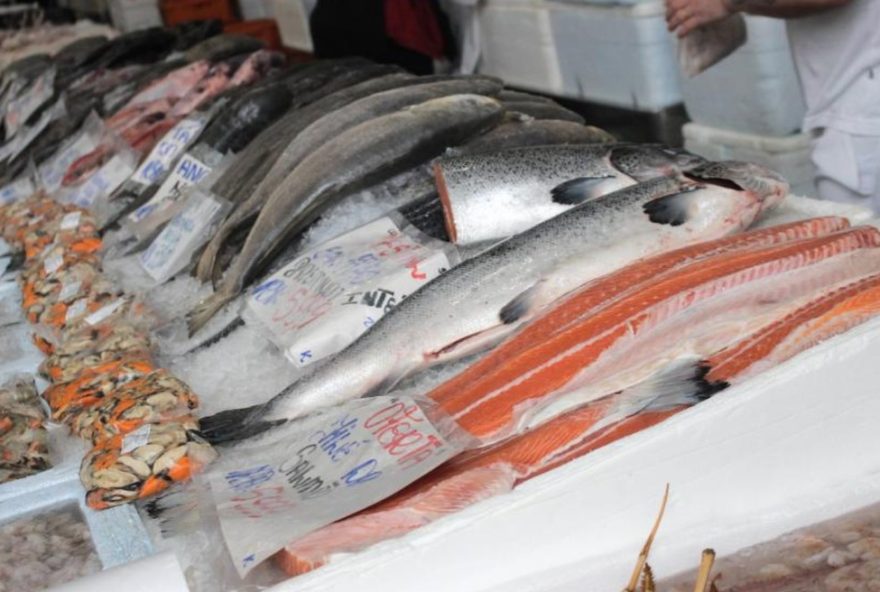 festival-do-salmao-em-santos3A-quilo-por-r24-492C99-no-mercado-de-peixes