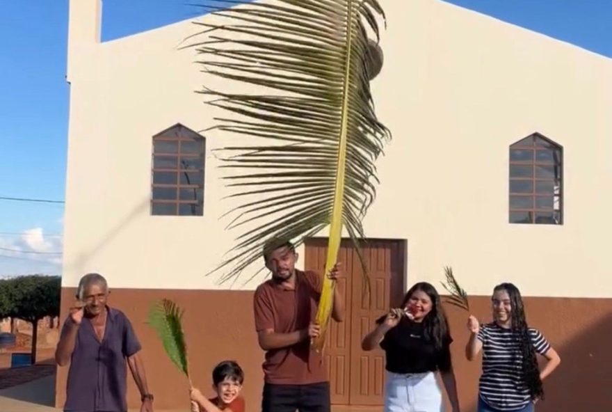 fieis-de-santa-filomena-mostram-tipos-de-ramos-para-domingo-de-ramos fieis-de-santa-filomena-mostram-tipos-de-ramos-para-domingo-de-ramos