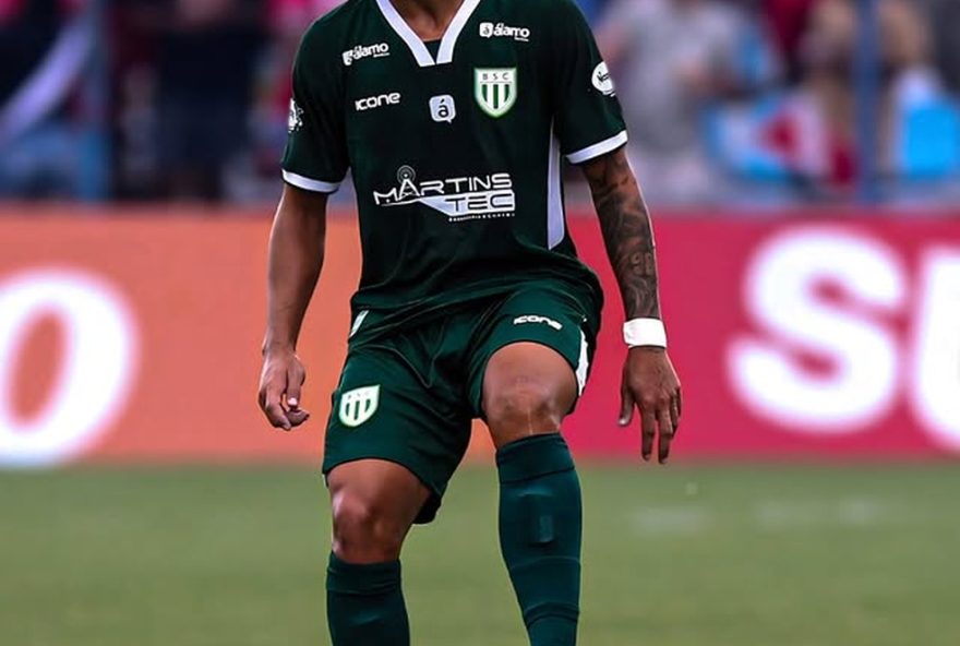 figueirense-anuncia-contratacao-do-lateral-matheus-mascarenhas-para-reforcar-equipe3A-confira-detalhes-da-novidade-no-clube