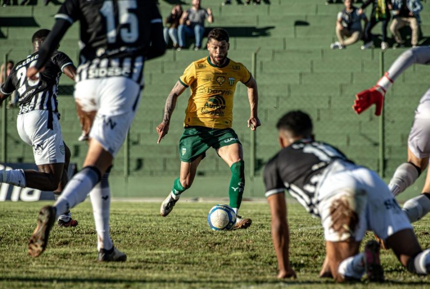 figueirense-busca-primeira-vitoria-contra-ypiranga-no-colosso-da-lagoa3A-historico-e-desafios-na-serie-c