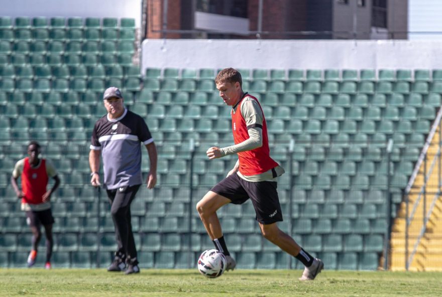 figueirense-busca-quebrar-seca-de-vitorias-fora-de-casa-contra-o-guarani3A-desafio-crucial-na-serie-c-do-brasileiro