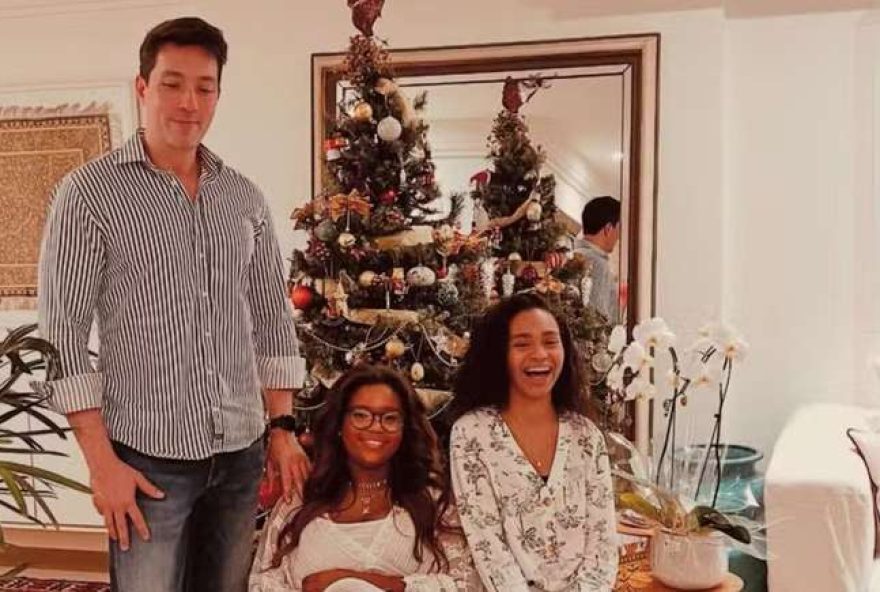 filhas-de-gloria-maria-emocionam-ao-homenagear-tutor-em-aniversario filhas-de-gloria-maria-emocionam-ao-homenagear-tutor-em-aniversario