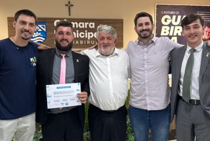 filho-de-bolsonaro-participa-de-evento-do-pl-em-guabiruba filho-de-bolsonaro-participa-de-evento-do-pl-em-guabiruba