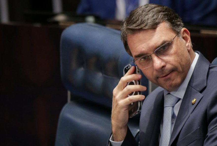 filho-de-bolsonaro-se-pronuncia-apos-prisao-preventiva-do-pai