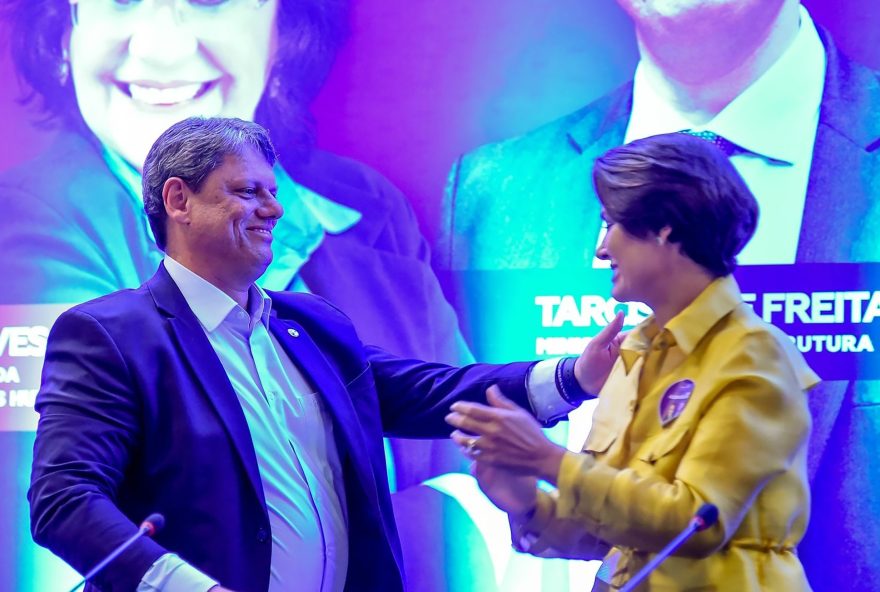 filhos-de-bolsonaro-se-afastam-de-michelle-em-meio-a-movimentos-eleitorais filhos-de-bolsonaro-se-afastam-de-michelle-em-meio-a-movimentos-eleitorais