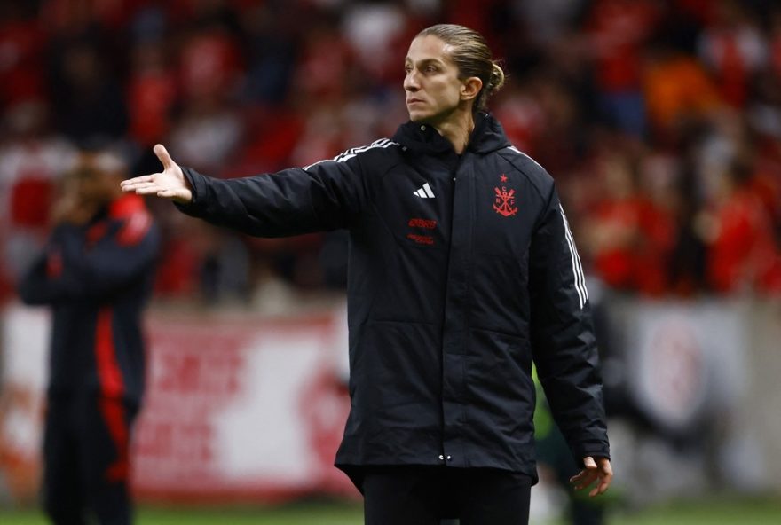 filipe-luis-celebra-classificacao-do-flamengo-na-libertadores-e-analisa-desempenho-do-time