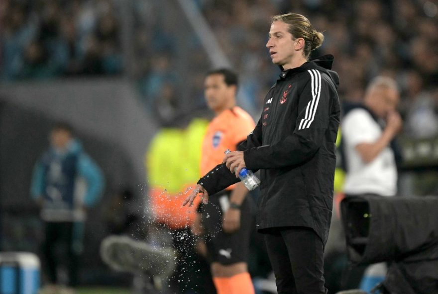 filipe-luis-destaca-importancia-da-quarta-final-do-flamengo-e-enaltece-alma-competitiva-da-equipe filipe-luis-destaca-importancia-da-quarta-final-do-flamengo-e-enaltece-alma-competitiva-da-equipe