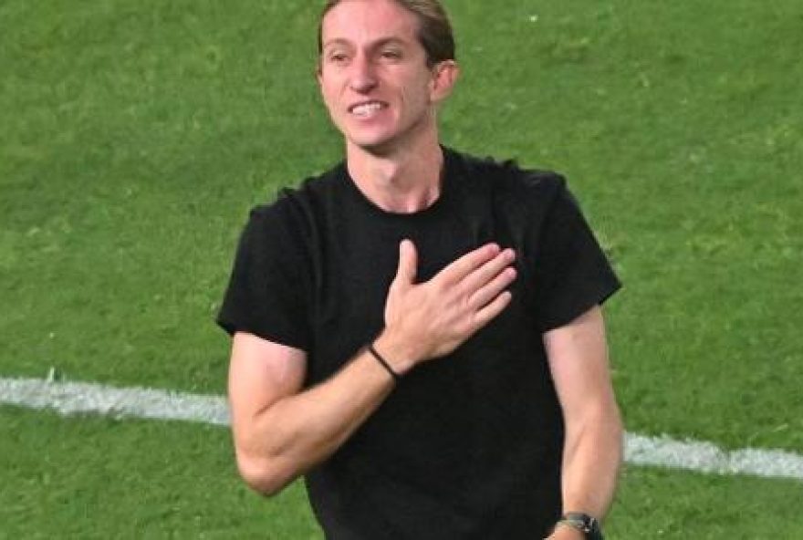 filipe-luis-faz-o-ultimo-pedido-antes-de-assinar-renovacao-com-o-flamengo filipe-luis-faz-o-ultimo-pedido-antes-de-assinar-renovacao-com-o-flamengo