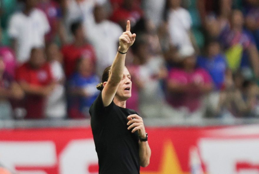 filipe-luis-lamenta-expulsoes-em-derrota-do-flamengo-e-fala-sobre-desafios-para-retomar-a-lideranca-no-brasileirao