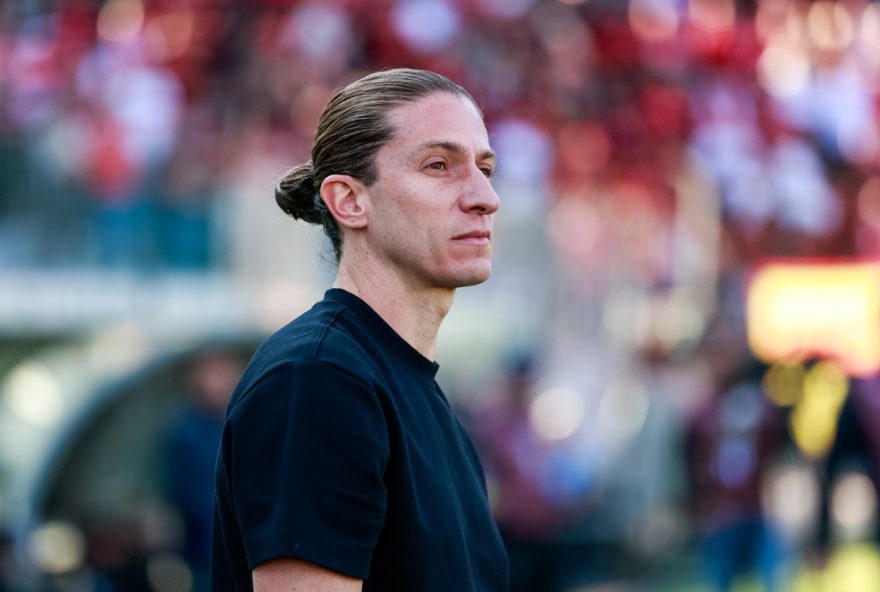 RS - CAXIAS DO SUL - 14/09/2025 - BRASILEIRO A 2025, JUVENTUDE X FLAMENGO - Filipe Luis tecnico do Flamengo durante partida contra o Juventude no estadio Alfredo Jaconi pelo campeonato Brasileiro A 2025. Foto: Luiz Erbes/AGIF