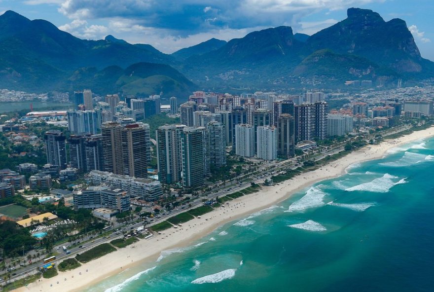 fim-de-semana-de-sol-e-calor3A-quase-toda-a-orla-do-rio-propria-para-banho