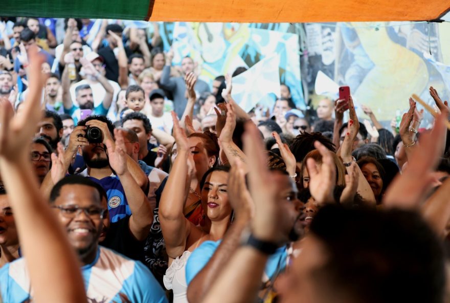 finais-de-samba-das-escolas-de-samba-do-rio-agitam-publico-na-disputa-pelos-hinos-do-carnaval-20260A