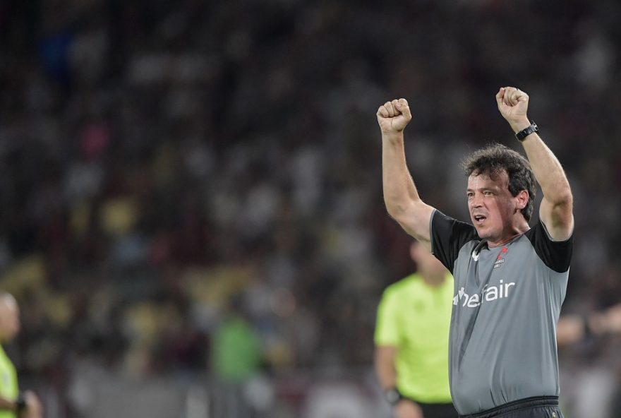 final-da-copa-do-brasil3A-vasco-de-diniz-avanca-para-decisao-emocionante-contra-corinthians RJ - RIO DE JANEIRO - 14/12/2025 - COPA DO BRASIL 2025, FLUMINENSE X VASCO - Fernando Diniz tecnico do Vasco durante partida contra o Fluminense no estadio Maracana pelo campeonato Copa Do Brasil 2025. Foto: Thiago Ribeiro/AGIF