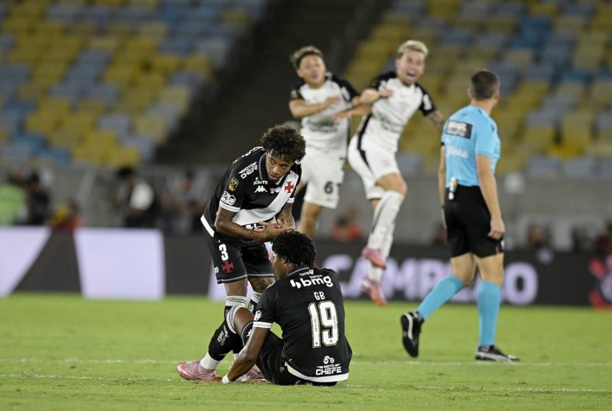 final-da-copa-do-brasil3A-vasco-sofre-quase-100-gols-e-diniz-cobra-22consistencia22-para-2026 RJ - RIO DE JANEIRO - 21/12/2025 - COPA DO BRASIL 2025, VASCO X CORINTHIANS - jogadores do Corinthians comemoram a vitoria e o titulo apos a partida contra o Vasco no estadio Maracana pelo campeonato Copa Do Brasil 2025. Foto: Alexandre Loureiro/AGIF