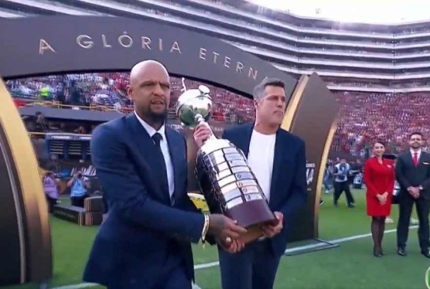 final-da-libertadores3A-idolos-palmeiras-x-flamengo-entram-com-taca-na-mao