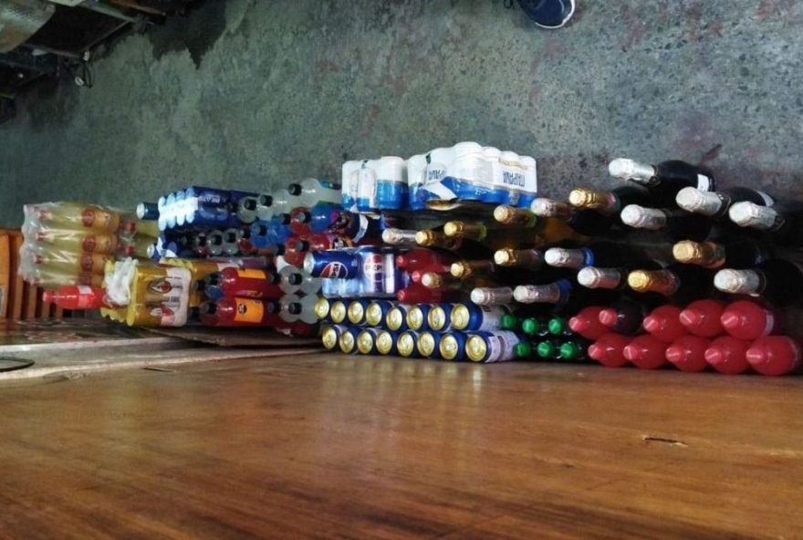 fiscalizacao-apreende-bebidas-improprias-na-bahia3A-riscos-a-saude-e-impactos-economicos.-medidas-de-seguranca-sao-essenciais fiscalizacao-apreende-bebidas-improprias-na-bahia3A-riscos-a-saude-e-impactos-economicos.-medidas-de-seguranca-sao-essenciais