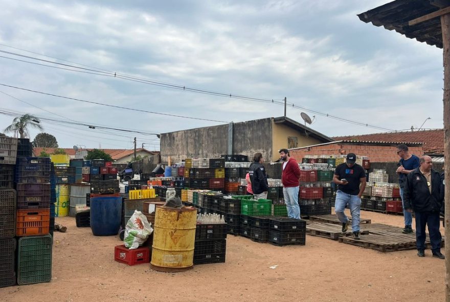 fiscalizacao-em-botucatu-apreende-15-mil-garrafas-em-deposito-irregular-de-bebidas3A-suspeitas-de-adulteracao-e-intoxicacao-por-metanol