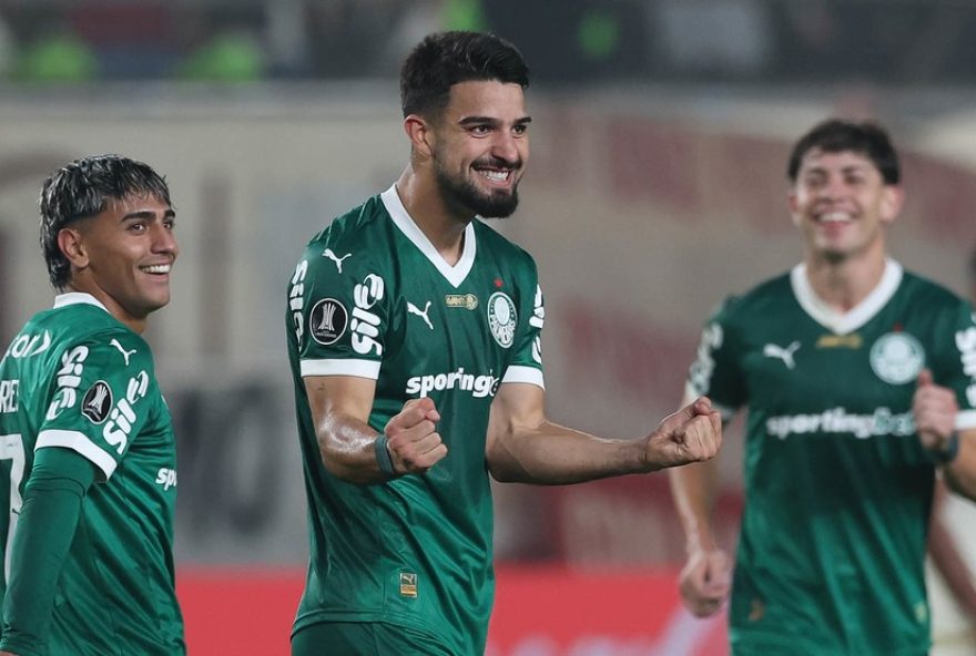 flaco-lopez-brilha-ao-lado-de-vitor-roque-e-busca-recorde-no-palmeiras