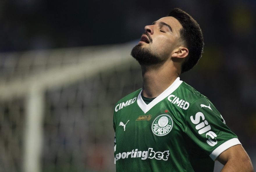 flaco-lopez-busca-quebrar-seca-de-gols-contra-o-rival-vitoria3A-desafio-pelo-brasileirao-2025 SP - SAO PAULO - 06/11/2025 - BRASILEIRO A 2025, PALMEIRAS X SANTOS - Flaco Lopez jogador do Palmeiras lamenta durante partida contra o Santos no estadio Arena Allianz Parque pelo campeonato Brasileiro A 2025. Foto: Anderson Romao/AGIF @romaofotos