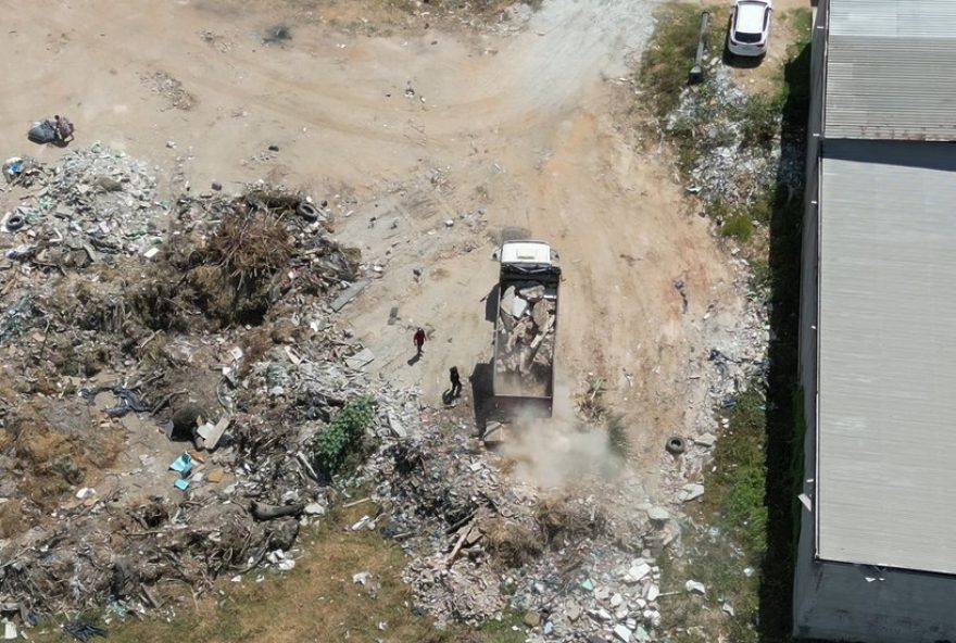 flagrante-de-drone-da-prefeitura-em-fortaleza3A-descarte-irregular-de-entulho-pode-gerar-multa-de-r24-32-mil