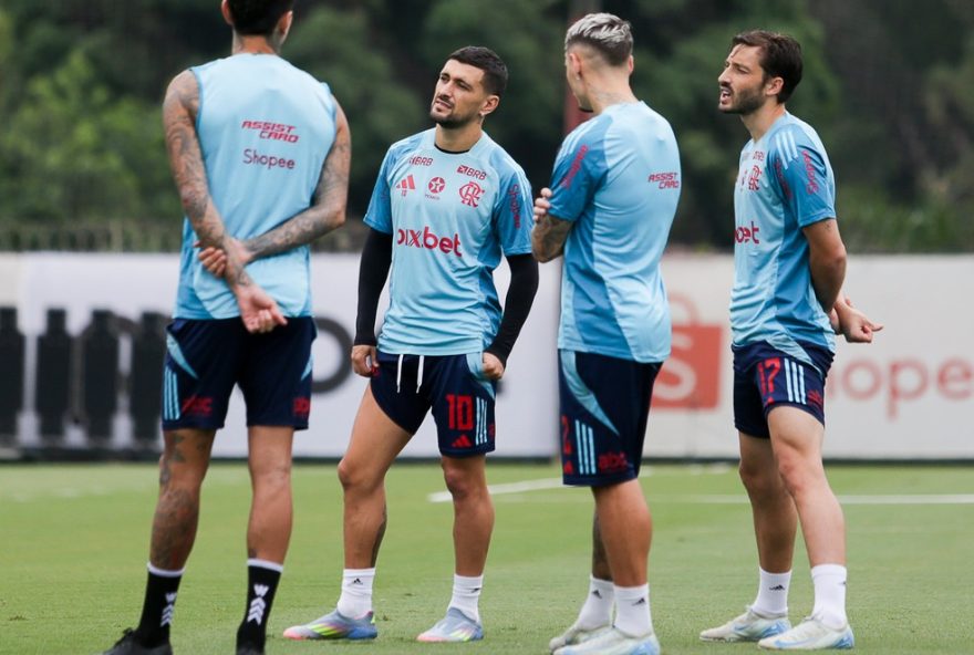 flamengo-adia-viagem-para-copa-de-clubes-devido-a-convocacao-de-10-jogadores-para-a-data-fifa