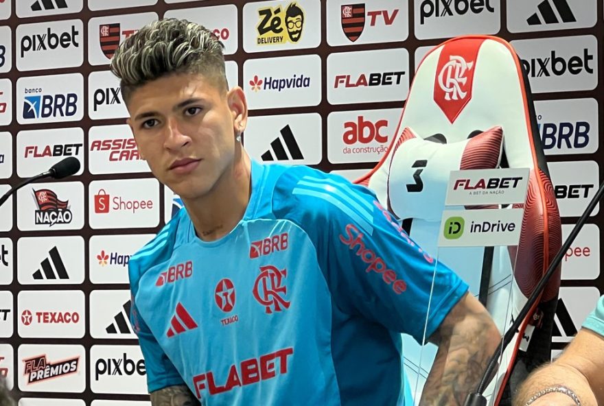 flamengo-apresenta-carrascal3A-entrevista-coletiva-com-o-meia