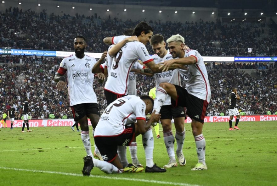 flamengo-arrasa-vasco3A-melhor-atuacao-do-ano-eleita-por-torcedores