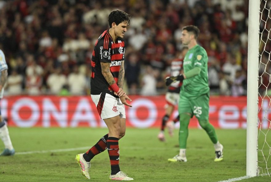 flamengo-avalia-protocolo-de-recuperacao-de-pedro-apos-fratura-no-antebraco