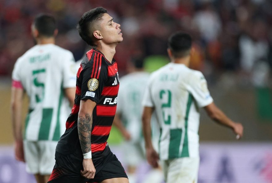 flamengo-brilha-na-estreia-da-copa-do-mundo-de-clubes3A-luiz-araujo-se-destaca-como-melhor-em-campo