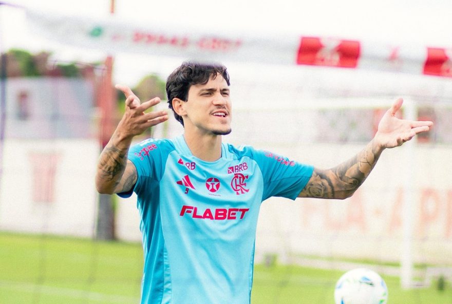 flamengo-define-escalacao-para-enfrentar-o-santos3A-pedro-segue-fora-e-varela-e-improvisado-na-esquerda