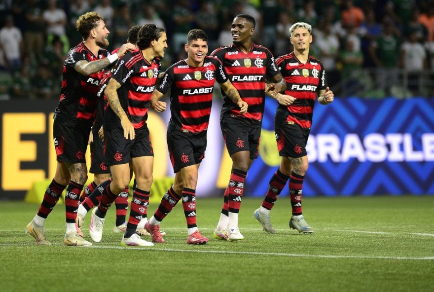flamengo-domina-ranking-de-sg-no-cartola-com-7-bonus-em-8-jogos3B-palmeiras-perde-vice-lideranca