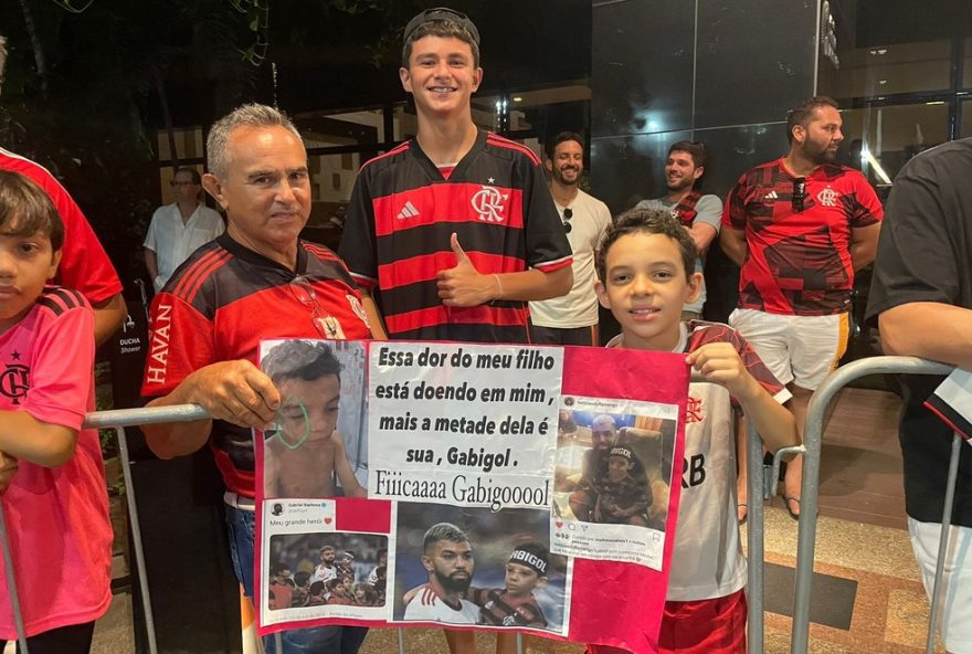 flamengo-e-recebido-em-fortaleza-com-multidao-pedindo-22fica2C-gabigol22-antes-de-confronto-crucial-no-nordeste