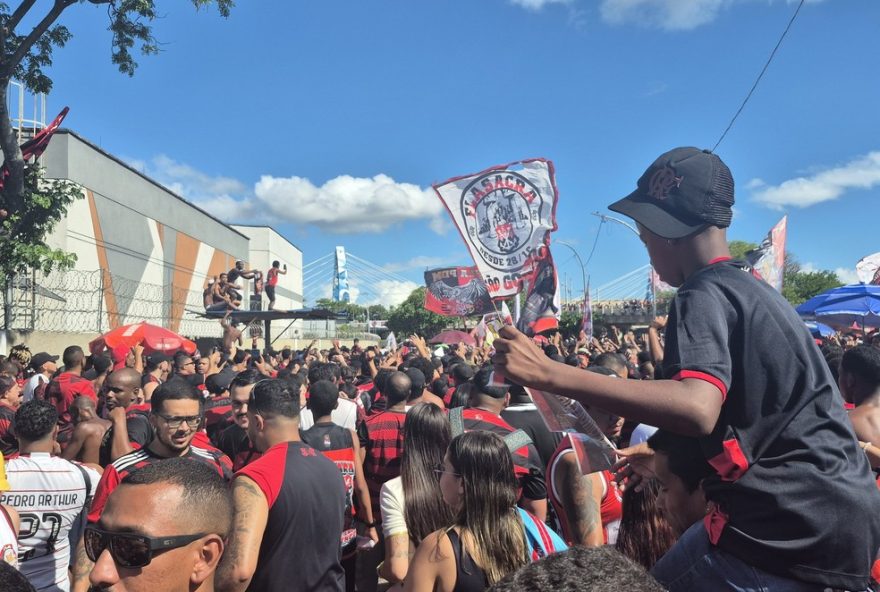 flamengo-embarca-com-festa-para-final-da-libertadores-em-lima