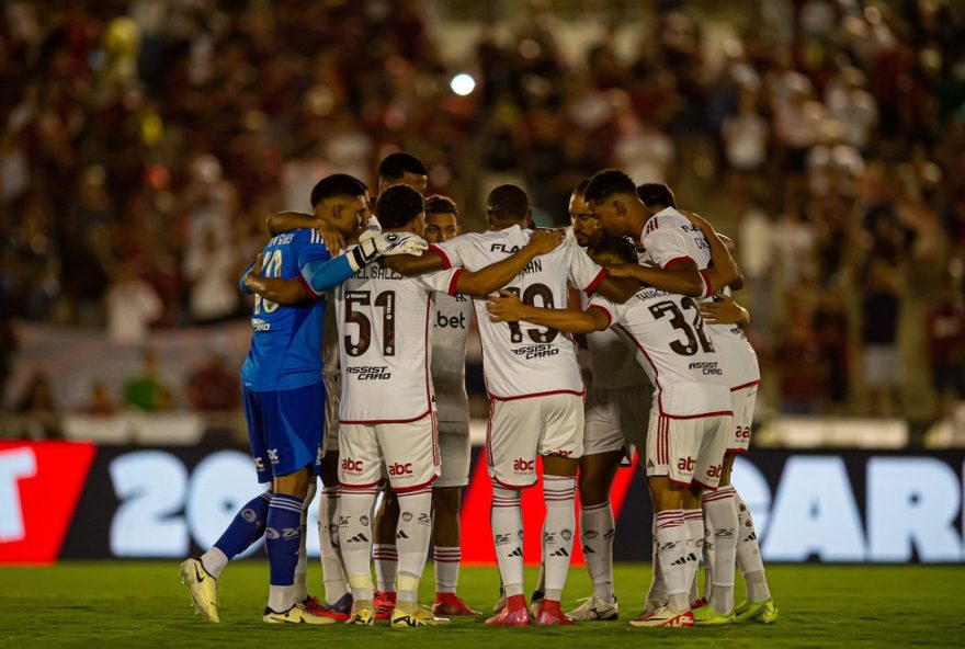 flamengo-empata-com-madureira3A-analise-das-atuacoes-de-thiaguinho-e-ze-welinton