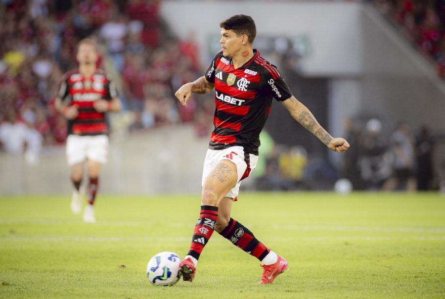flamengo-empresta-vina-ao-river-plate-e-planeja-lateral-esquerda-com-alex-sandro-e-ayrton-lucas flamengo-empresta-vina-ao-river-plate-e-planeja-lateral-esquerda-com-alex-sandro-e-ayrton-lucas