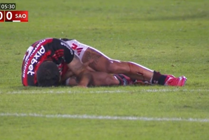 flamengo-enfrenta-desafio-na-defesa-com-lesoes-de-laterais3A-alex-sandro-e-ayrton-lucas-solucoes-em-busca-para-manter-desempenho-em-campo