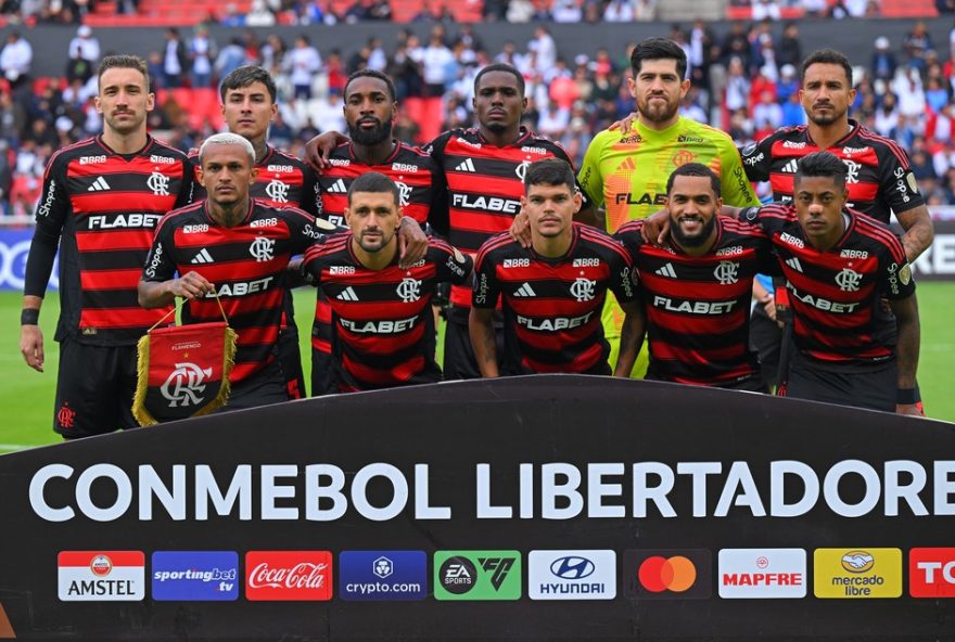 flamengo-enfrenta-ldu-em-jogo-equilibrado-e-destaca-se-por-atuacoes-solidas-de-pulgar-e-leo-ortiz