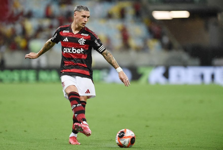 flamengo-libera-varela-para-velorio-da-mae-no-uruguai3A-jogador-desfalcara-contra-a-portuguesa-no-carioca.-mercado-de-transferencias-movimenta-se-para-2025