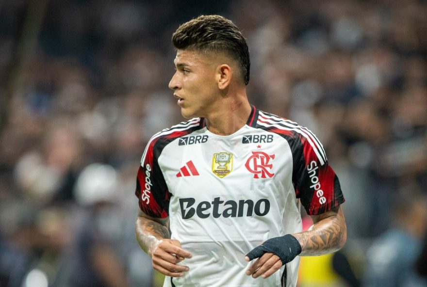 flamengo-pode-ter-ate-sete-desfalques-durante-a-data-fifa3A-desafio-logistico-em-busca-do-titulo-brasileiro SP - SAO PAULO - 28/09/2025 - BRASILEIRO A 2025, CORINTHIANS X FLAMENGO -Jorge Carrascal jogador do Flamengo durante partida contra o Corinthians no estadio Arena Corinthians pelo campeonato Brasileiro A 2025. Foto: Joisel Amaral/AGIF